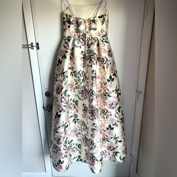 ❌SOLD❌Windsor Holland Strapless Floral Ball Gown Size 5 - Picture 8 of 16
